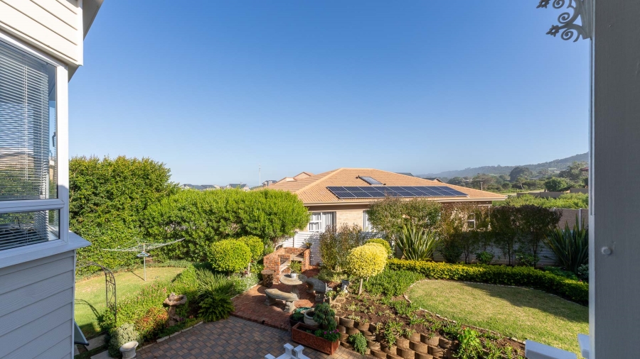 5 Bedroom Property for Sale in Outeniqua Strand Western Cape